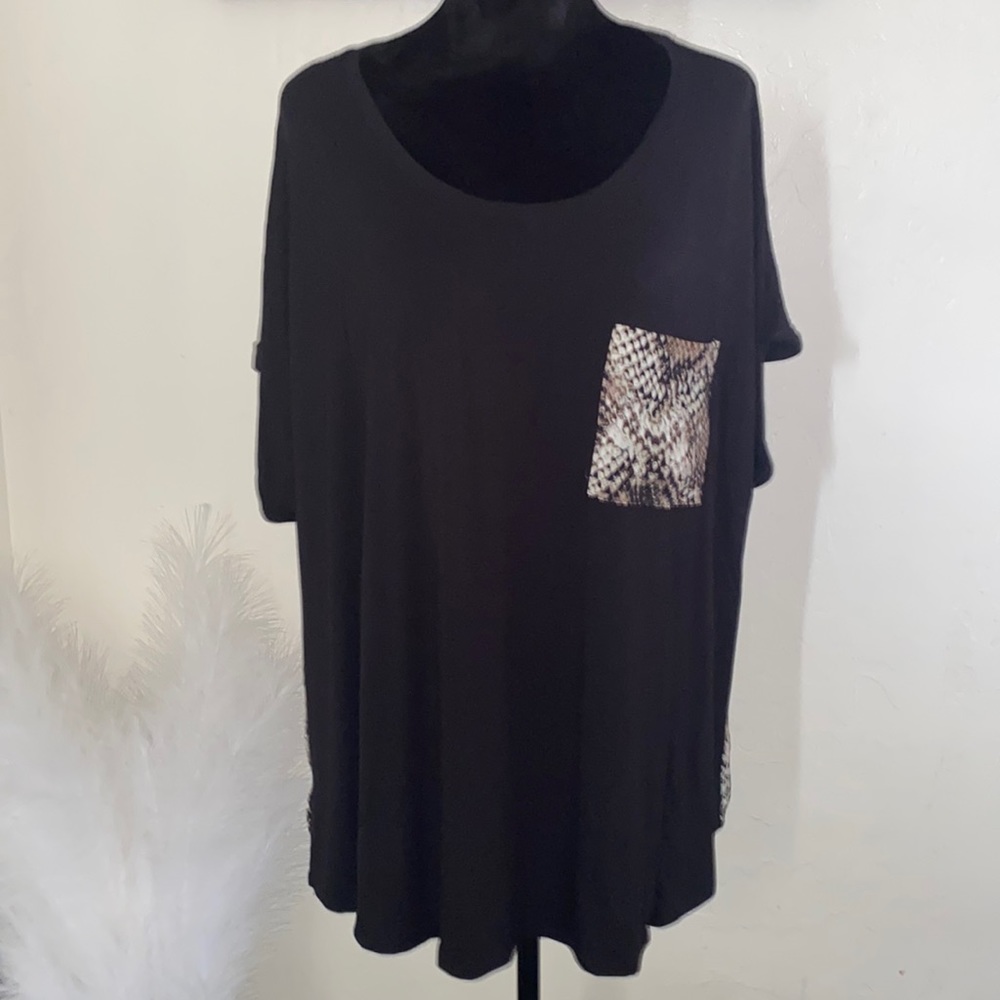 EST 1946 Black blouse with snake print !!🔥🔥